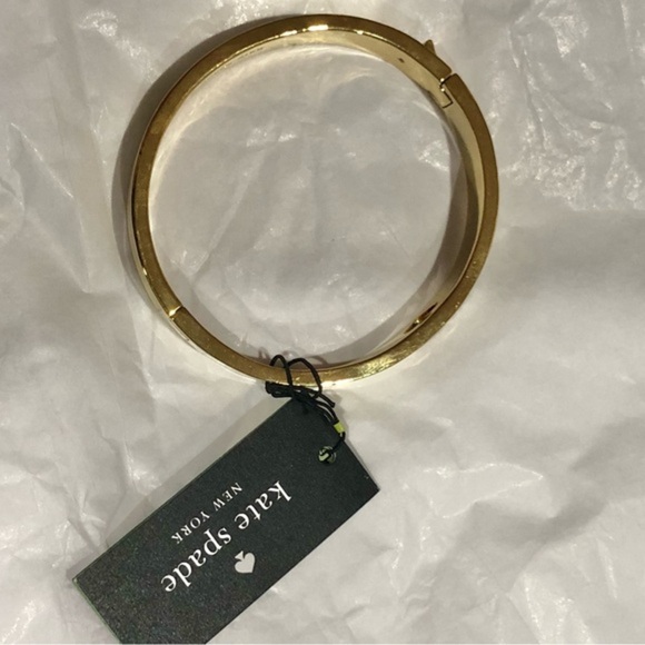 Kate Spade Cream‎ Hole Punch Spade 10mm Spade Hinge bracelet Bangle new - Picture 4 of 8